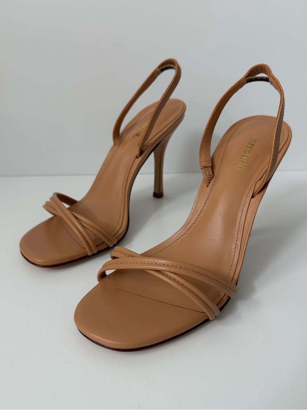 NWT Larroudé Annie Sandal in Tan Leather, Size 7.5